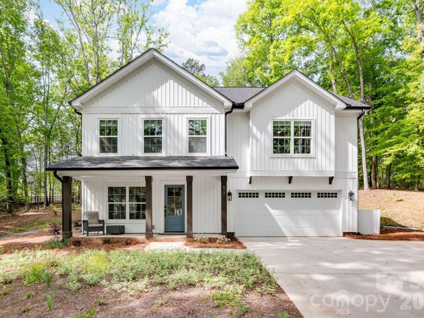617 Teresa Circle, Waxhaw, NC 28173.  MLS# CAR4368451, YatesRealty ID 20752. 