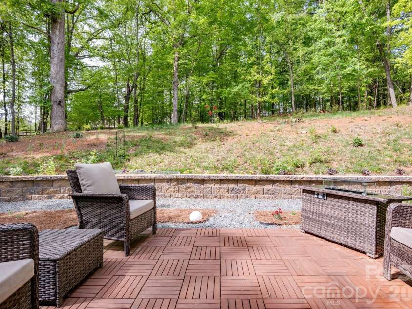 617 Teresa Circle, Waxhaw, NC 28173.  MLS# CAR4368451, YatesRealty ID 20752. 
