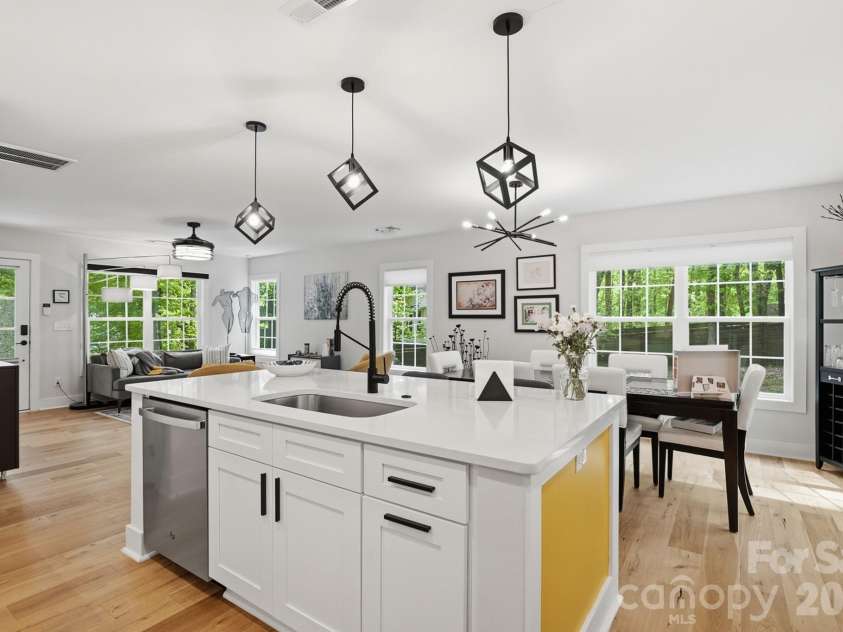 617 Teresa Circle, Waxhaw, NC 28173.  MLS# CAR4368451, YatesRealty ID 20752. 