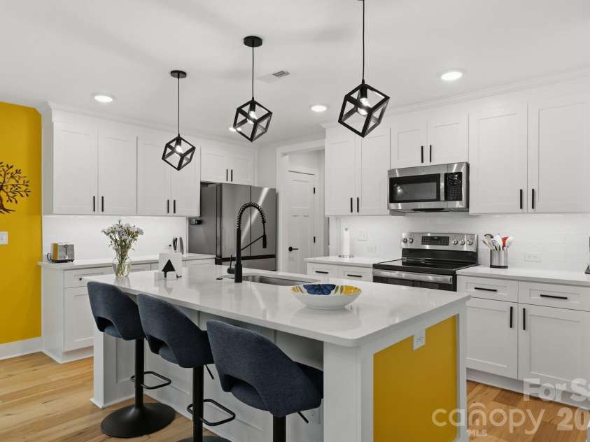 617 Teresa Circle, Waxhaw, NC 28173.  MLS# CAR4368451, YatesRealty ID 20752. 