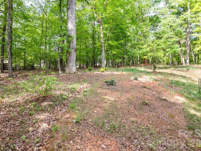 617 Teresa Circle, Waxhaw, NC 28173.  MLS# CAR4368451, YatesRealty ID 20752. 