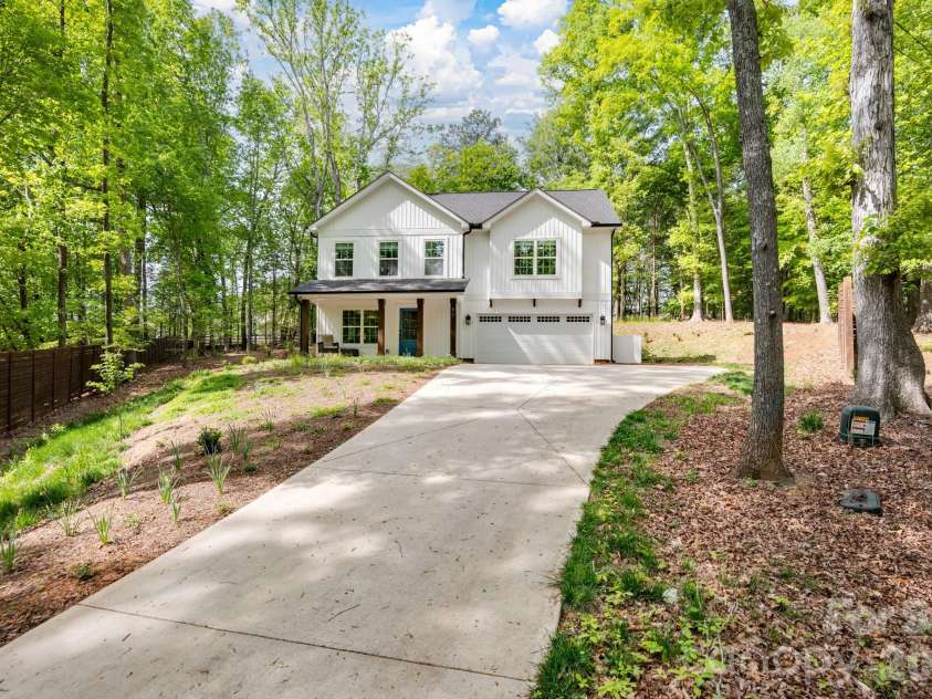 617 Teresa Circle, Waxhaw, NC 28173.  MLS# CAR4368451, YatesRealty ID 20752. 
