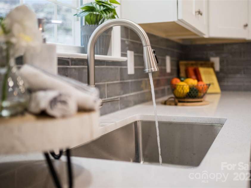 62 Leisure Lane, Maggie Valley, NC 28751.  MLS# CAR4258970, YatesRealty ID 20753. 