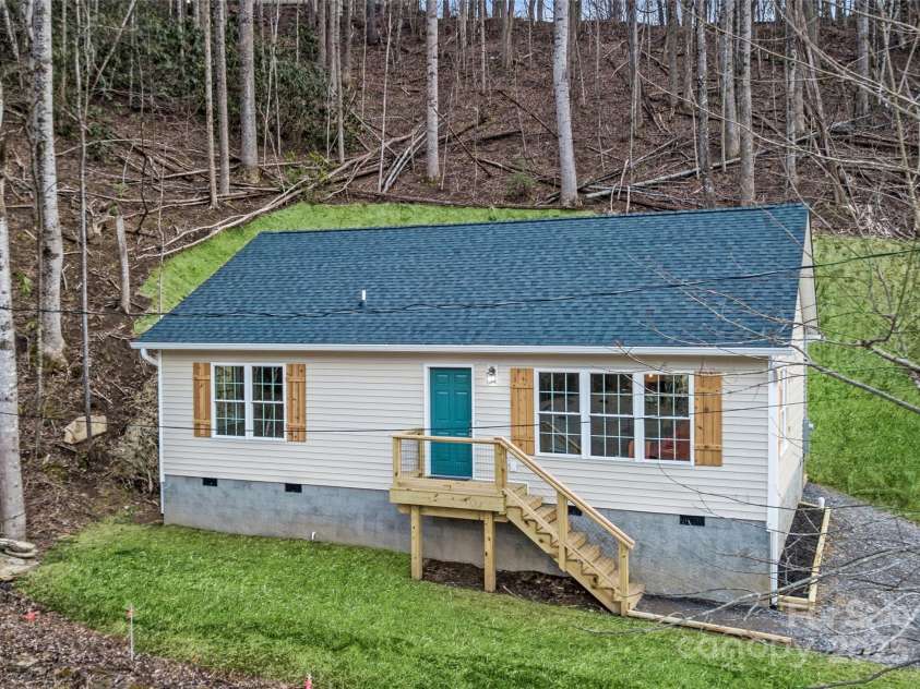 62 Leisure Lane, Maggie Valley, NC 28751.  MLS# CAR4258970, YatesRealty ID 20753. 