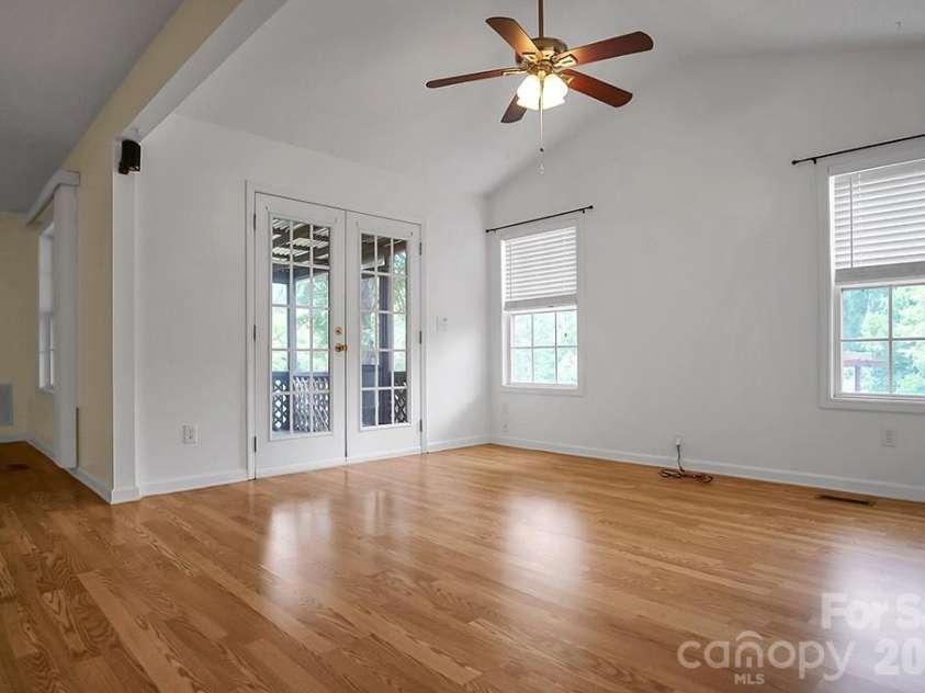 5573 Lennox Drive, Kings Mountain, NC 28086.  MLS# CAR4399898, YatesRealty ID 20754. 