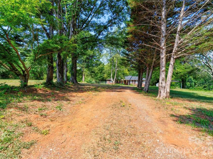 5573 Lennox Drive, Kings Mountain, NC 28086.  MLS# CAR4399898, YatesRealty ID 20754. 