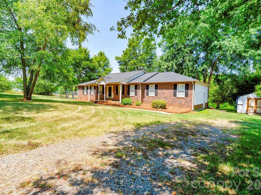 5573 Lennox Drive, Kings Mountain, NC 28086.  MLS# CAR4399898, YatesRealty ID 20754. 