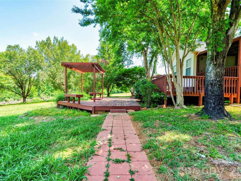5573 Lennox Drive, Kings Mountain, NC 28086.  MLS# CAR4399898, YatesRealty ID 20754. 