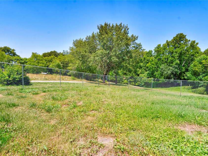 5573 Lennox Drive, Kings Mountain, NC 28086.  MLS# CAR4399898, YatesRealty ID 20754. 