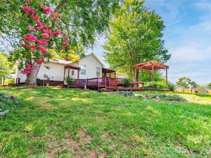 5573 Lennox Drive, Kings Mountain, NC 28086.  MLS# CAR4399898, YatesRealty ID 20754. 