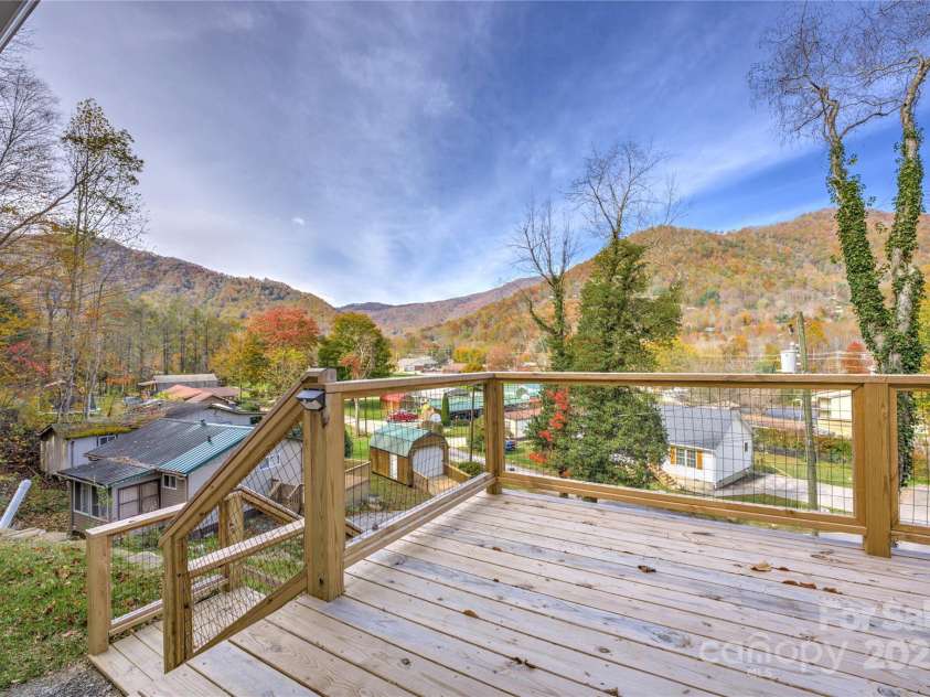 60 Leisure Lane, Maggie Valley, NC 28751.  MLS# CAR4309728, YatesRealty ID 20754. 