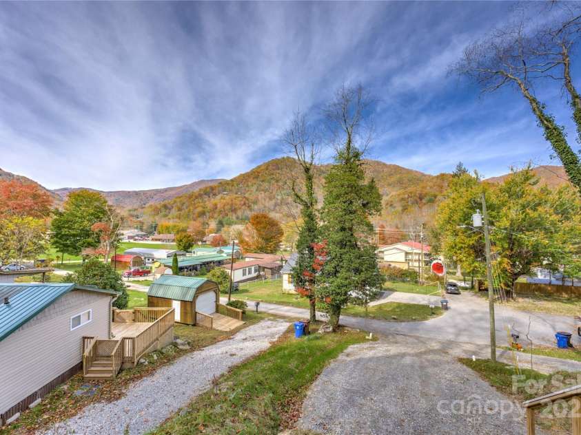 60 Leisure Lane, Maggie Valley, NC 28751.  MLS# CAR4309728, YatesRealty ID 20754. 