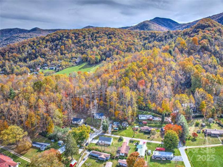 60 Leisure Lane, Maggie Valley, NC 28751.  MLS# CAR4309728, YatesRealty ID 20754. 