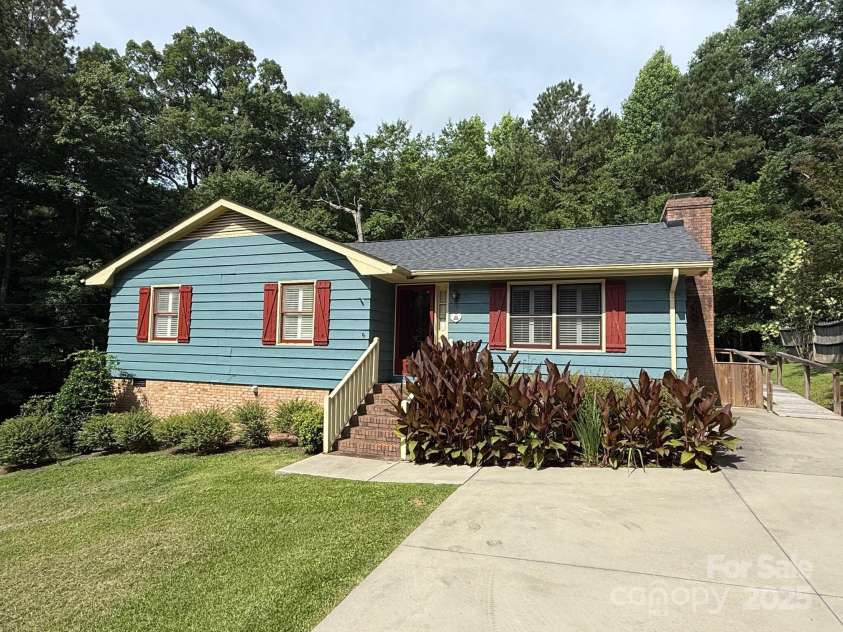 200 Breslin Street, Wadesboro, NC 28170.  MLS# CAR4270472, YatesRealty ID 20755. 