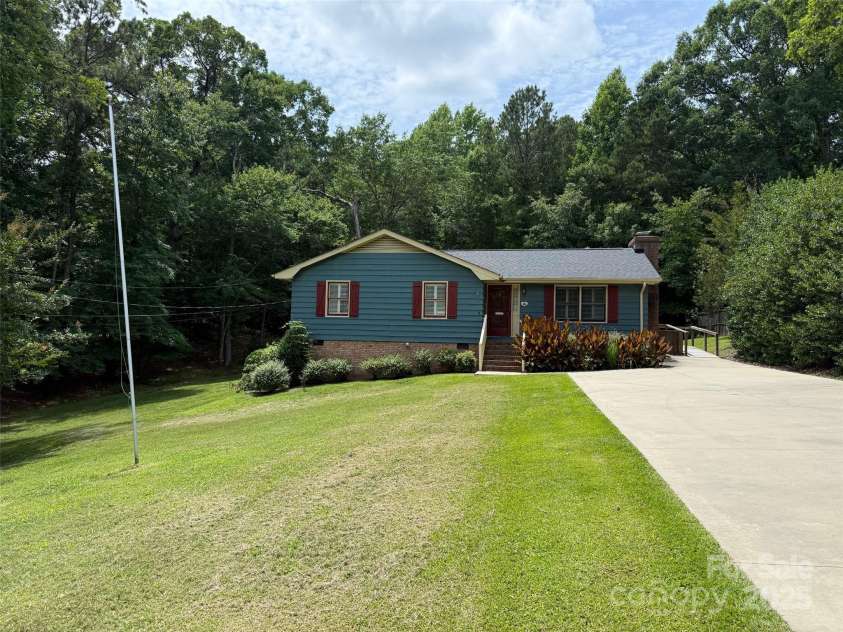 200 Breslin Street, Wadesboro, NC 28170.  MLS# CAR4270472, YatesRealty ID 20755. 