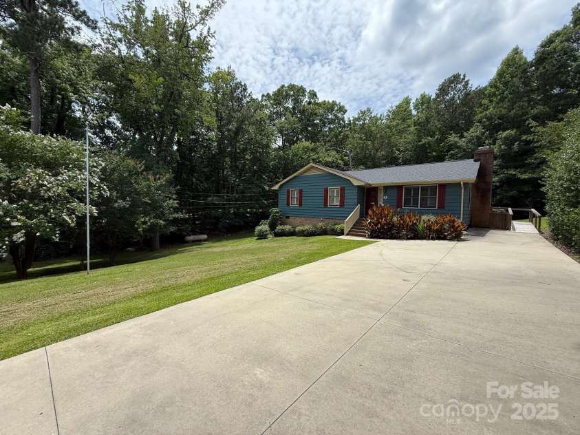 200 Breslin Street, Wadesboro, NC 28170.  MLS# CAR4270472, YatesRealty ID 20755. 