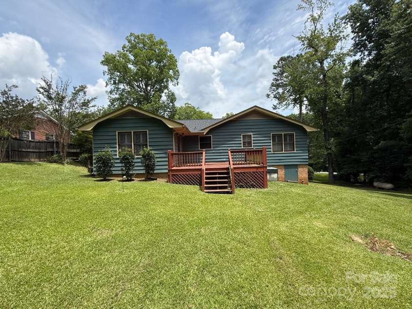 200 Breslin Street, Wadesboro, NC 28170.  MLS# CAR4270472, YatesRealty ID 20755. 