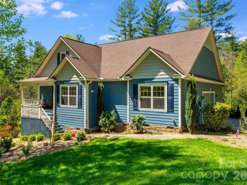 323 Daylily Drive, Hendersonville, NC 28739.  MLS# CAR4366547, YatesRealty ID 20755. 