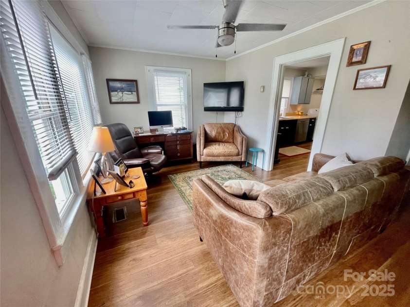 106 Peacock Avenue, Lexington, NC 27292.  MLS# CAR4267524, YatesRealty ID 20756. 
