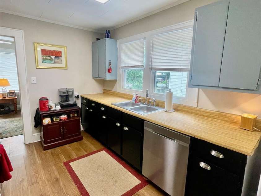 106 Peacock Avenue, Lexington, NC 27292.  MLS# CAR4267524, YatesRealty ID 20756. 