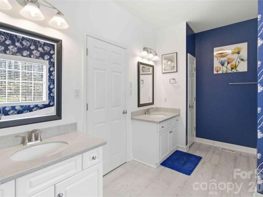 214 Hedgecrest Lane, York, SC 29745.  MLS# CAR4354392, YatesRealty ID 20756. 