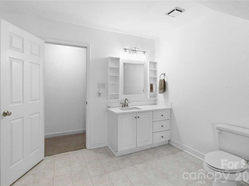 214 Hedgecrest Lane, York, SC 29745.  MLS# CAR4354392, YatesRealty ID 20756. 