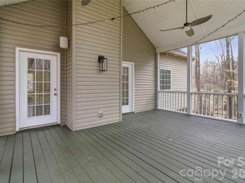 214 Hedgecrest Lane, York, SC 29745.  MLS# CAR4354392, YatesRealty ID 20756. 