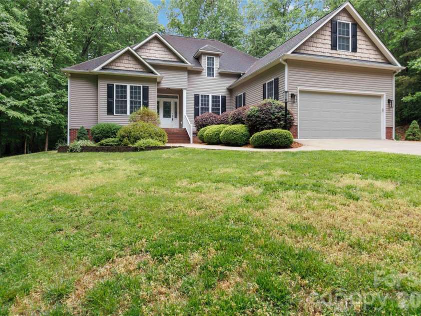 214 Hedgecrest Lane, York, SC 29745.  MLS# CAR4354392, YatesRealty ID 20756. 