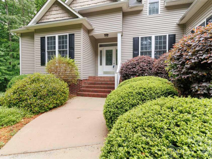 214 Hedgecrest Lane, York, SC 29745.  MLS# CAR4354392, YatesRealty ID 20756. 