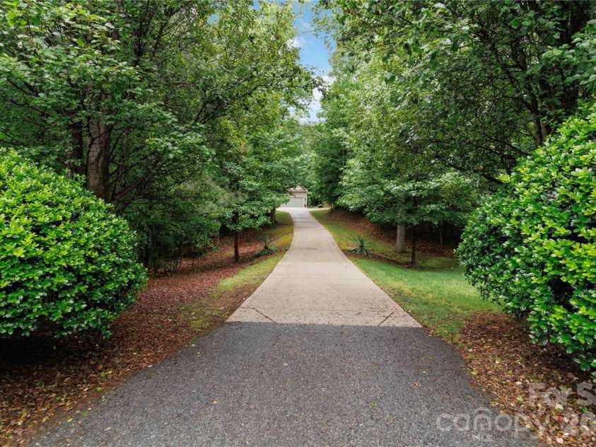 214 Hedgecrest Lane, York, SC 29745.  MLS# CAR4354392, YatesRealty ID 20756. 