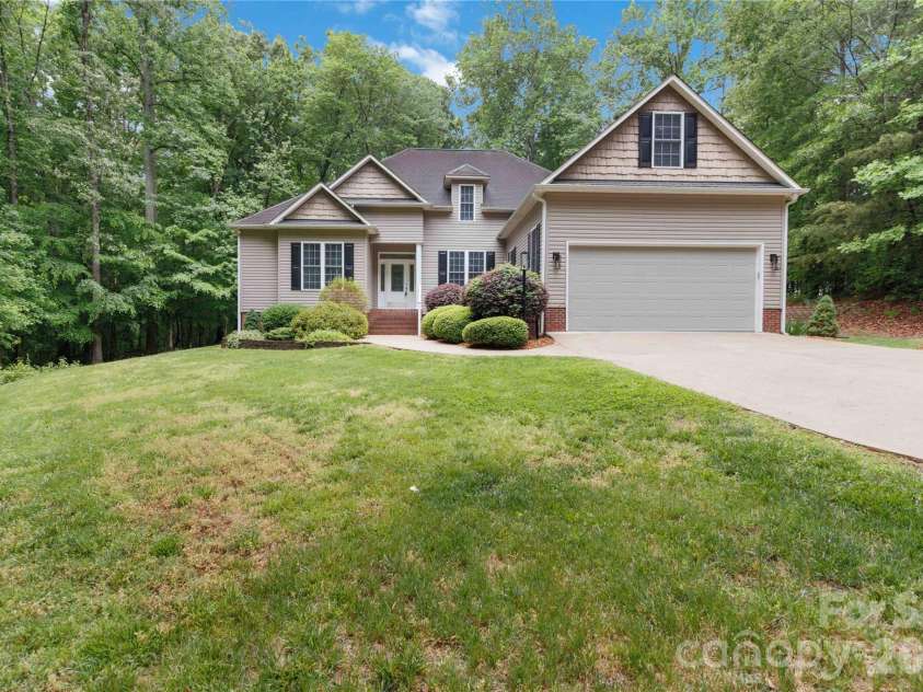 214 Hedgecrest Lane, York, SC 29745.  MLS# CAR4354392, YatesRealty ID 20756. 