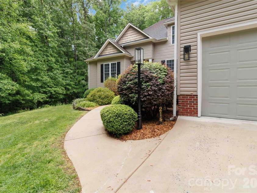 214 Hedgecrest Lane, York, SC 29745.  MLS# CAR4354392, YatesRealty ID 20756. 