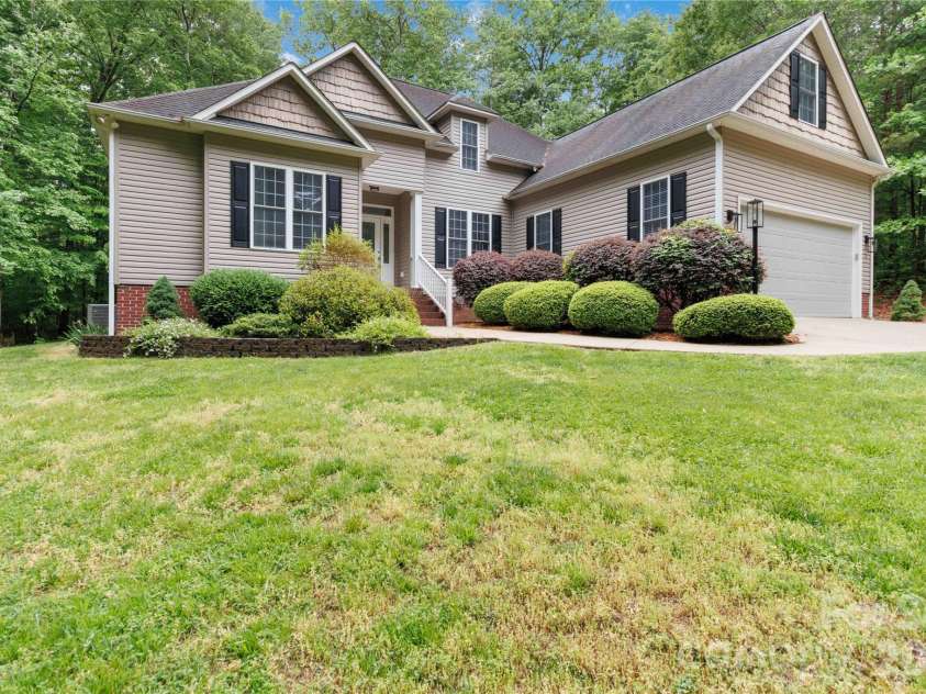 214 Hedgecrest Lane, York, SC 29745.  MLS# CAR4354392, YatesRealty ID 20756. 