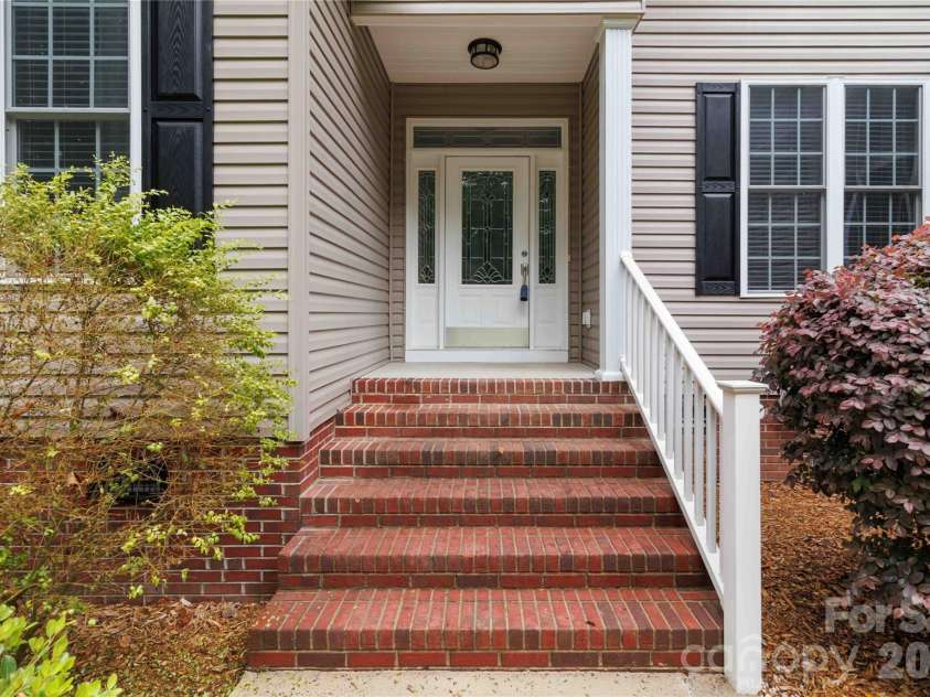 214 Hedgecrest Lane, York, SC 29745.  MLS# CAR4354392, YatesRealty ID 20756. 