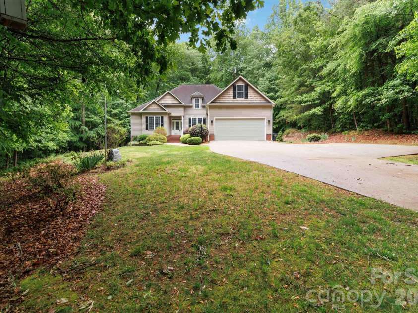 214 Hedgecrest Lane, York, SC 29745.  MLS# CAR4354392, YatesRealty ID 20756. 