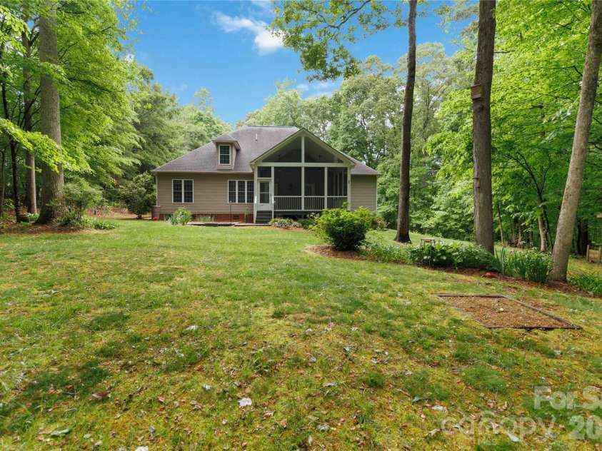 214 Hedgecrest Lane, York, SC 29745.  MLS# CAR4354392, YatesRealty ID 20756. 