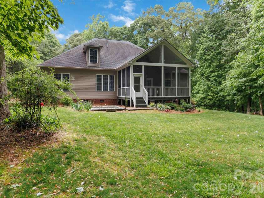 214 Hedgecrest Lane, York, SC 29745.  MLS# CAR4354392, YatesRealty ID 20756. 