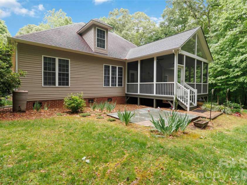214 Hedgecrest Lane, York, SC 29745.  MLS# CAR4354392, YatesRealty ID 20756. 