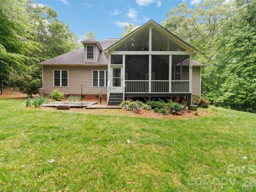 214 Hedgecrest Lane, York, SC 29745.  MLS# CAR4354392, YatesRealty ID 20756. 