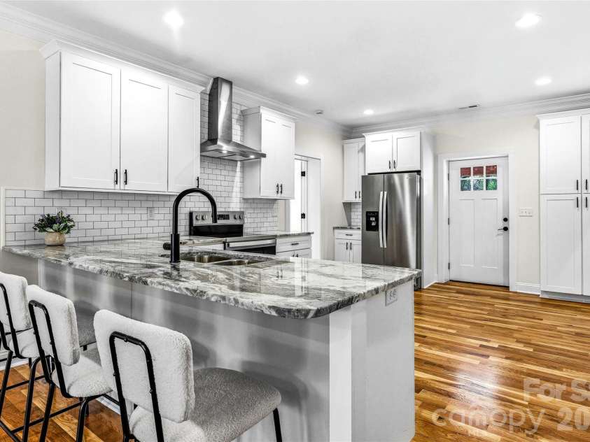 807 Whitted Street, Hendersonville, NC 28791.  MLS# CAR4354364, YatesRealty ID 20758. 