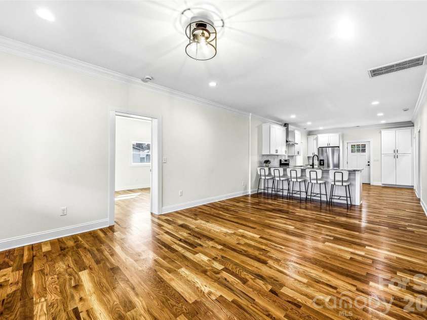 807 Whitted Street, Hendersonville, NC 28791.  MLS# CAR4354364, YatesRealty ID 20758. 