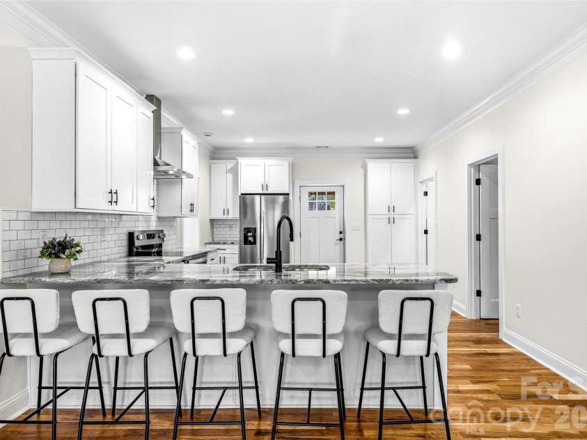 807 Whitted Street, Hendersonville, NC 28791.  MLS# CAR4354364, YatesRealty ID 20758. 