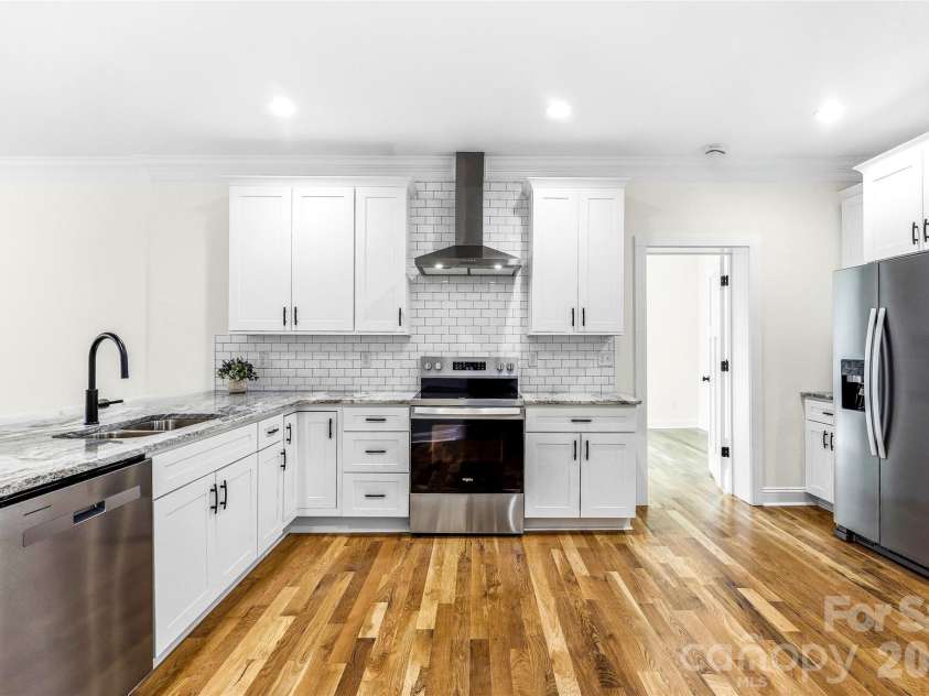 807 Whitted Street, Hendersonville, NC 28791.  MLS# CAR4354364, YatesRealty ID 20758. 