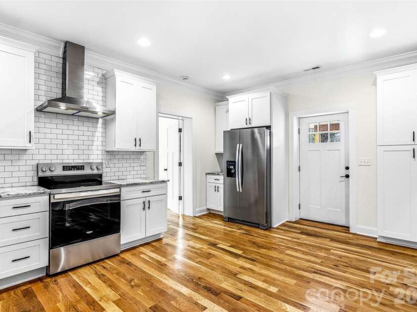 807 Whitted Street, Hendersonville, NC 28791.  MLS# CAR4354364, YatesRealty ID 20758. 