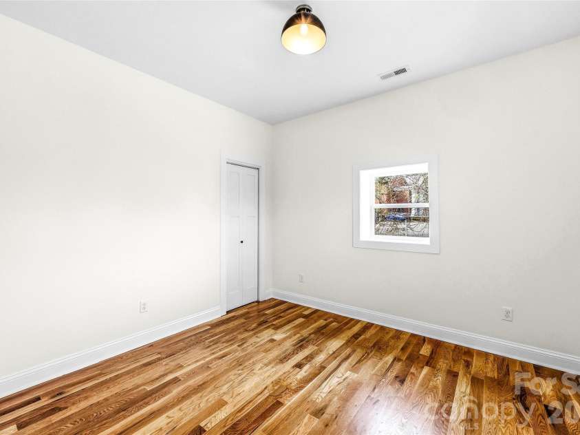 807 Whitted Street, Hendersonville, NC 28791.  MLS# CAR4354364, YatesRealty ID 20758. 