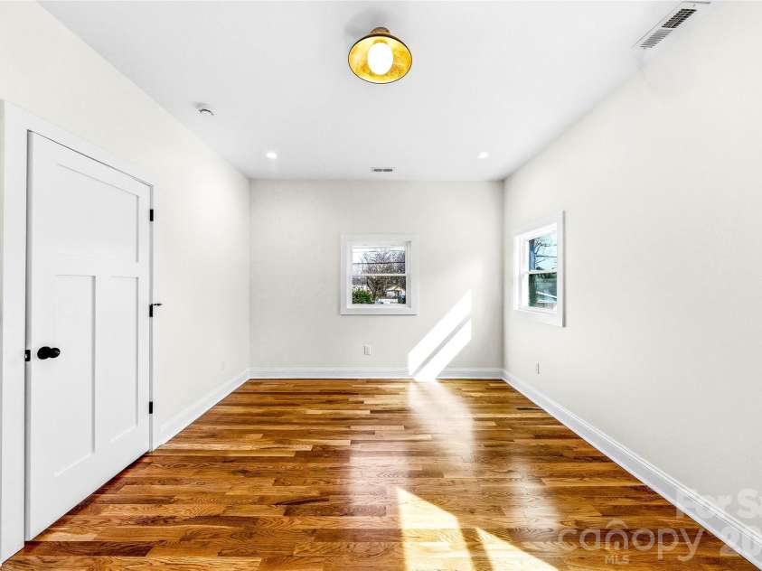 807 Whitted Street, Hendersonville, NC 28791.  MLS# CAR4354364, YatesRealty ID 20758. 