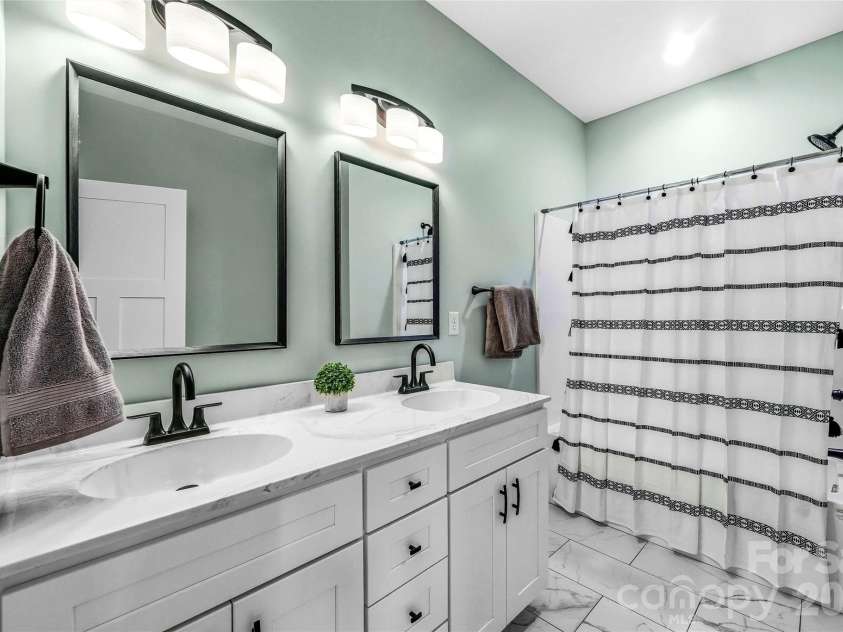 807 Whitted Street, Hendersonville, NC 28791.  MLS# CAR4354364, YatesRealty ID 20758. 