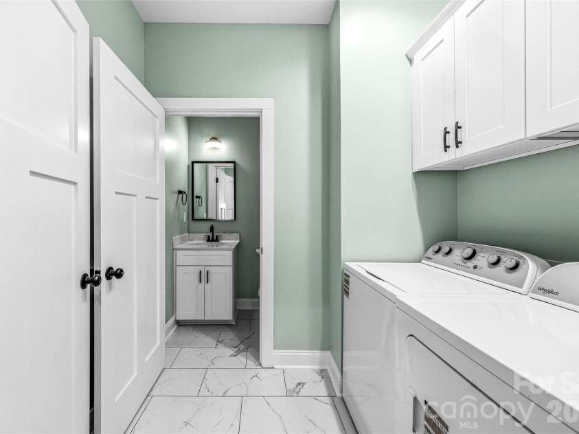 807 Whitted Street, Hendersonville, NC 28791.  MLS# CAR4354364, YatesRealty ID 20758. 