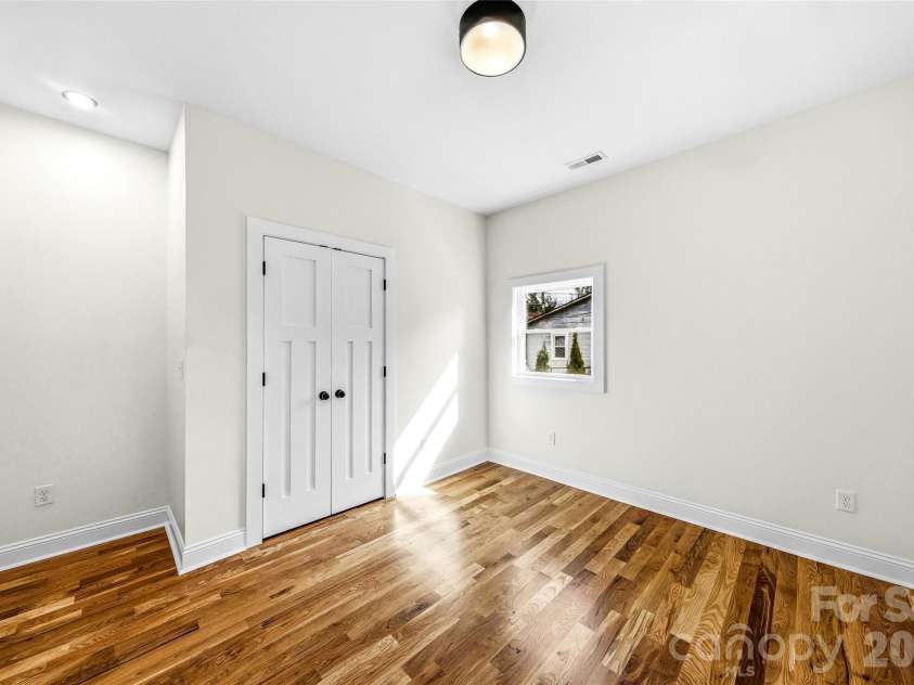 807 Whitted Street, Hendersonville, NC 28791.  MLS# CAR4354364, YatesRealty ID 20758. 