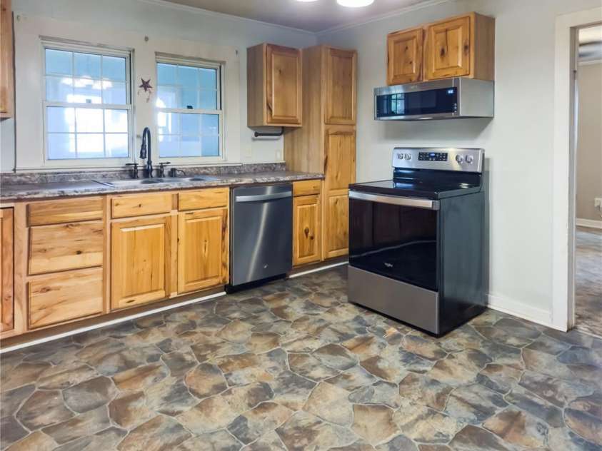 3490 US Hwy Business 220 Highway, Stoneville, NC 27048.  MLS# CAR4309769, YatesRealty ID 2076. 